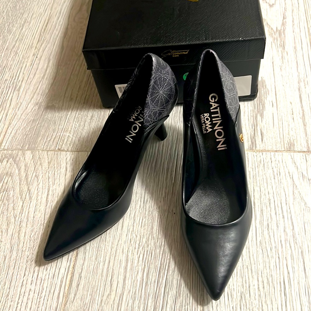Brand new, Gattinoni Roma, brand-logo, two toned designer pumps